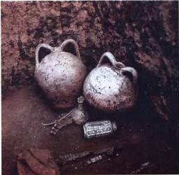 Расписная, покрытая глазурью посуда, находки в половецких погребениях