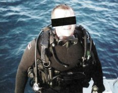 нож водолаза на плече