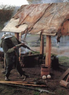 мантилет покрытый шкурой