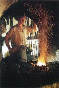 средневекековый кузнец