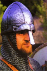 шлем с наносником