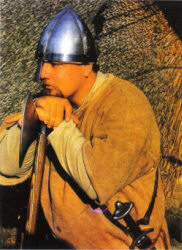 викинг в сегметном шлеме