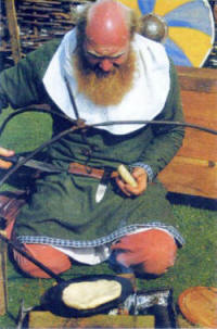 викинг с ножом