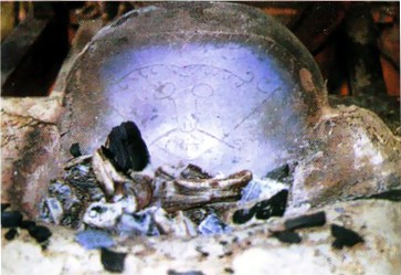 камень с изображением Локи