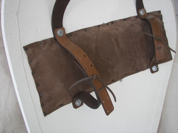 подлокотник на щите