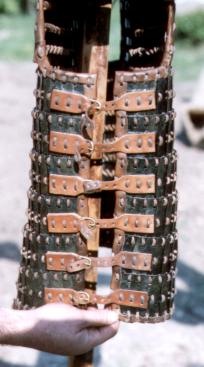 ремешки на корпусных доспехах