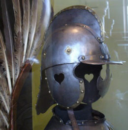 Гусарский шлем с затыльником, наушами наносником. ГИМ. Москва