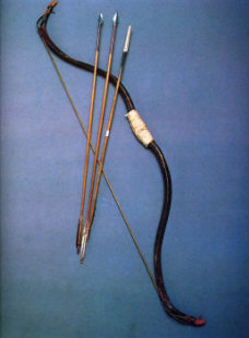 Лук и стрелы. 17 век. Кожа, дерево (из собрания Государственной оружейной палаты)