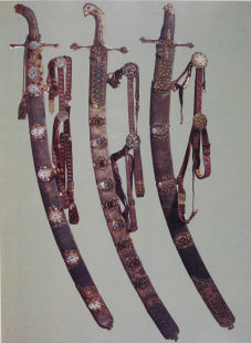 Парадные сабли с ножнами. Оружейная палата Московского Кремля. I половина 17 века.