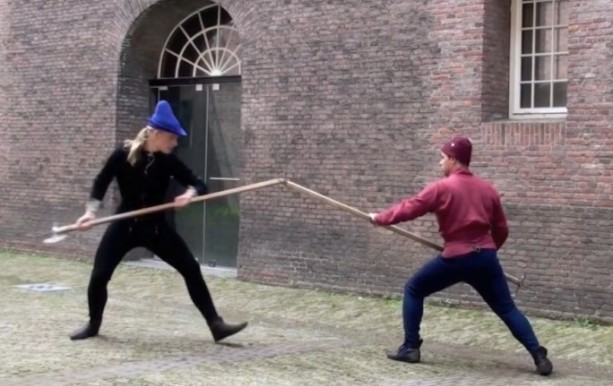 бойцы на алебардах