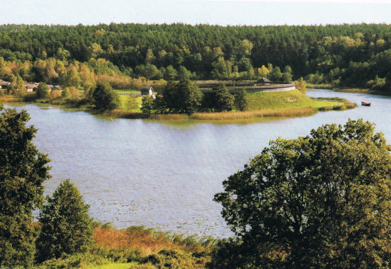 старинная славянская крепость и ладья