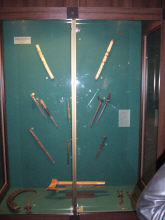 кинджали: японські, перськи, малайські