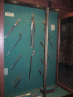 кортики та багнети