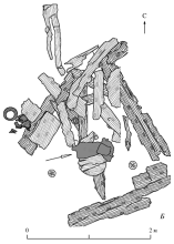 План развалин угловой башни Изяславля с местом находки платья. Стрелкой указано место находки.