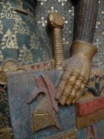 Латная перчатка и рукоять меча, вторая половина 14 века