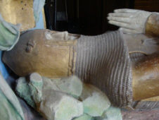 Наплечник, скрыт под кольчужной бармицей