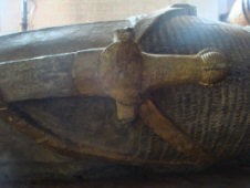 Меч с поврежденной крестовиной