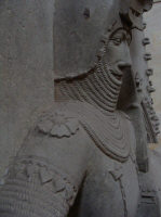 Округлый наплечник на крупнопластинчатой бригандине