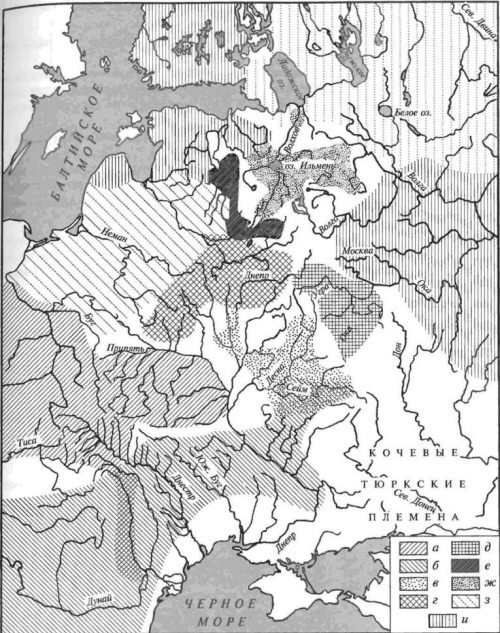 Археологические культуры и племена Восточной Европы во второй половине I тыс. н.э.: а — пражско-корчакская культура; б — пеньковская культура; в — колочинская культура; г — тушемлинская культура; д — мощинская культура; е — ареал культуры ранних длинных курганов; ж — ареал культуры сопок; з — балтские племена; и — финские племена