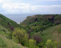 враг справа от городища (если смотреть от степи). Склоны для штурмующего непреодолимы.