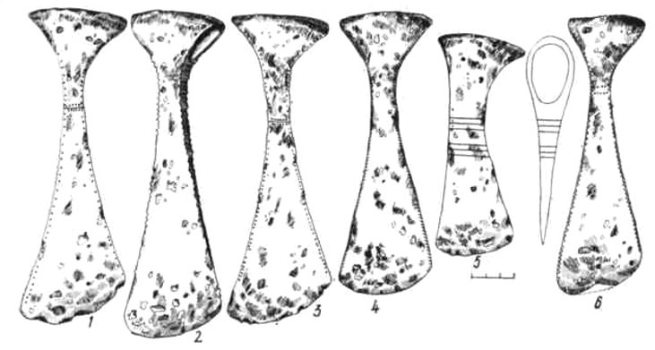Узколезвийные проушньїе орнаментированные боевые топоры