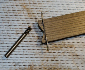 C обратной стороны накладки с края где гарда и приклеиваемя суперклеем кусочек проволоки толщиной 1,5 мм