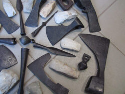 Коллекция древнего и средневекового оружия и орудий труда