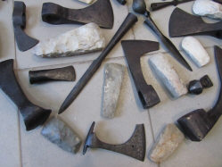 Коллекция древнего и средневекового оружия и орудий труда