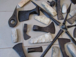 Коллекция древнего и средневекового оружия и орудий труда