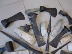 Коллекция древнего и средневекового оружия и орудий труда