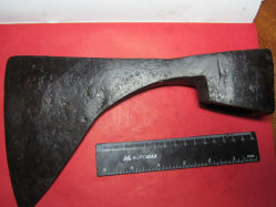 Тяжелый рабочий топор