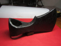 Рабочий топор типа IVa по типологии А. Кирпичникова