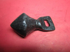 Железный биконусный кистень, тип VI по А. Кирпичникову