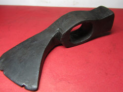 Боевой топор-чекан, 15-17 век