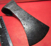 Рабочий средневековый топор