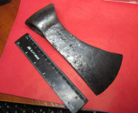 Рабочий средневековый топор