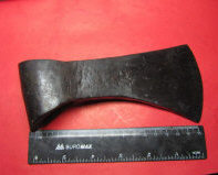 Рабочий средневековый топор