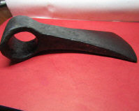 Рабочий средневековый топор