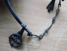 Шпора с вращающейся восьмиконечной звездочкой