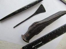 Молоток, зубильце, писало