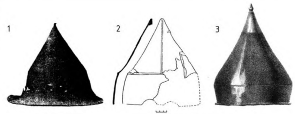 1 – Шлем, найденный в конце XIX в. на юге Российской империи. Вторая половина XIV в.; 2 — Прорись шлема из золотоордынского погребения близ станицы Новоберезанская, Краснодарский край. Вторая половина XIV в. Краснодарский государственный историко-археологический музей им. Е.Д. Фелицина; 3 — Шлем неизвестного происхождения. XV в.