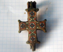 Древнерусский крест-энколпион, украшеный перегородчатой эмалью 11-13 век