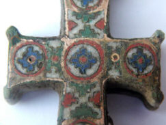 Древнерусский крест-энколпион, украшеный перегородчатой эмалью 11-13 век