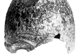 Лобная часть шлема в процессе реставрации