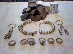 Клад серебра 15 века: колты, серьги, перстни и пражские гроши