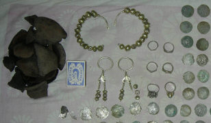 Клад серебра 15 века: колты, серьги, перстни и пражские гроши