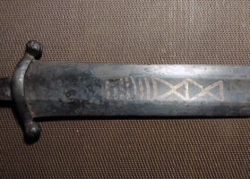 Руны на клинке 10-го века