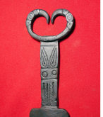 Скифский кинжал с изогнутым клинком и рукоятью в зверином стиле