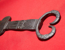 Скифский кинжал с рукоятью в зверином стиле и антенным навершием