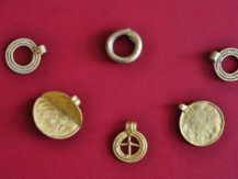 Брактеаты и привески, находки неподалёку от города Старгард в Польше